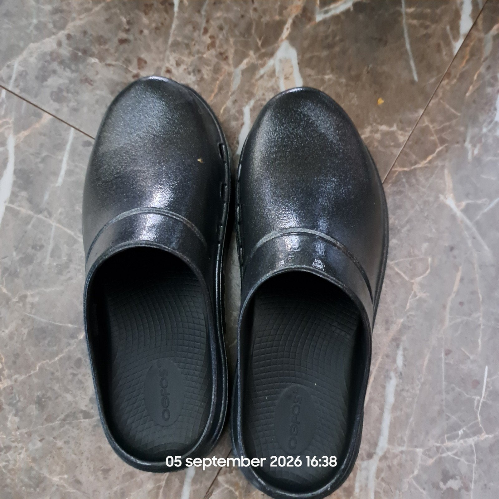 Oofos OOCloog Klompen Zwart - Comfortabele  Herstelschoenen, Zwart, Overige typen, Ophalen of Verzenden, Nieuw