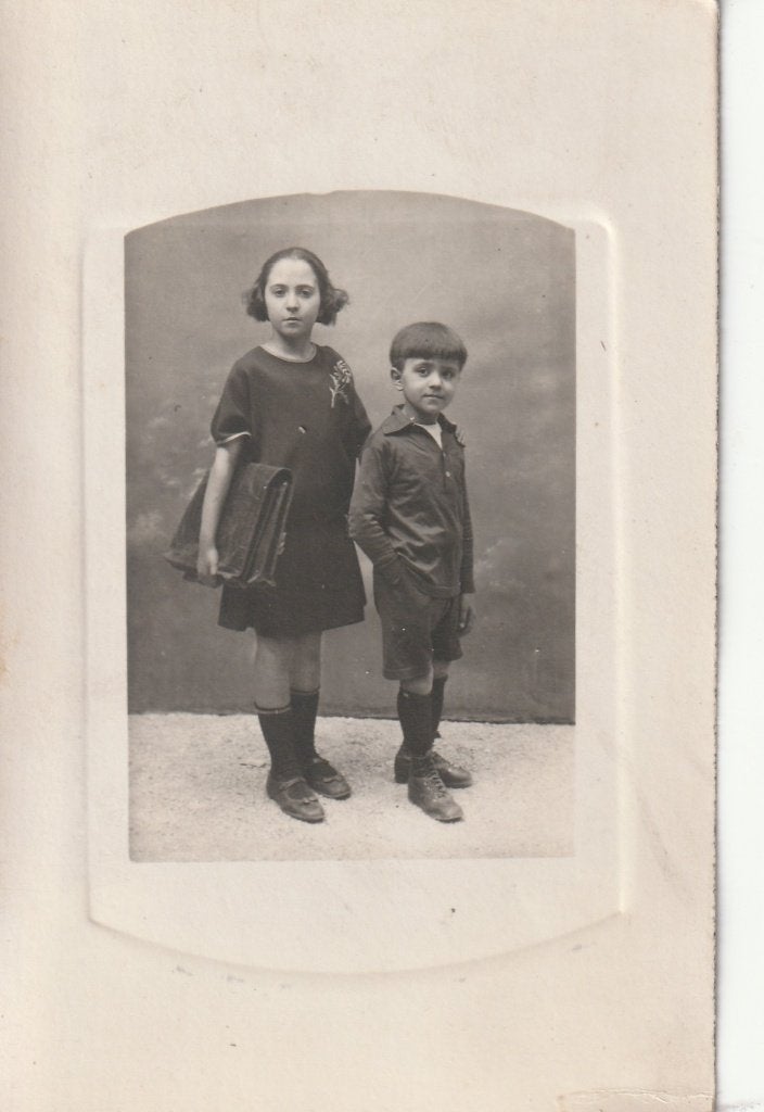 fotokaart   -  kinderen  - meisje met school tas, Verzenden, Voor 1940, Zo goed als nieuw, Kind