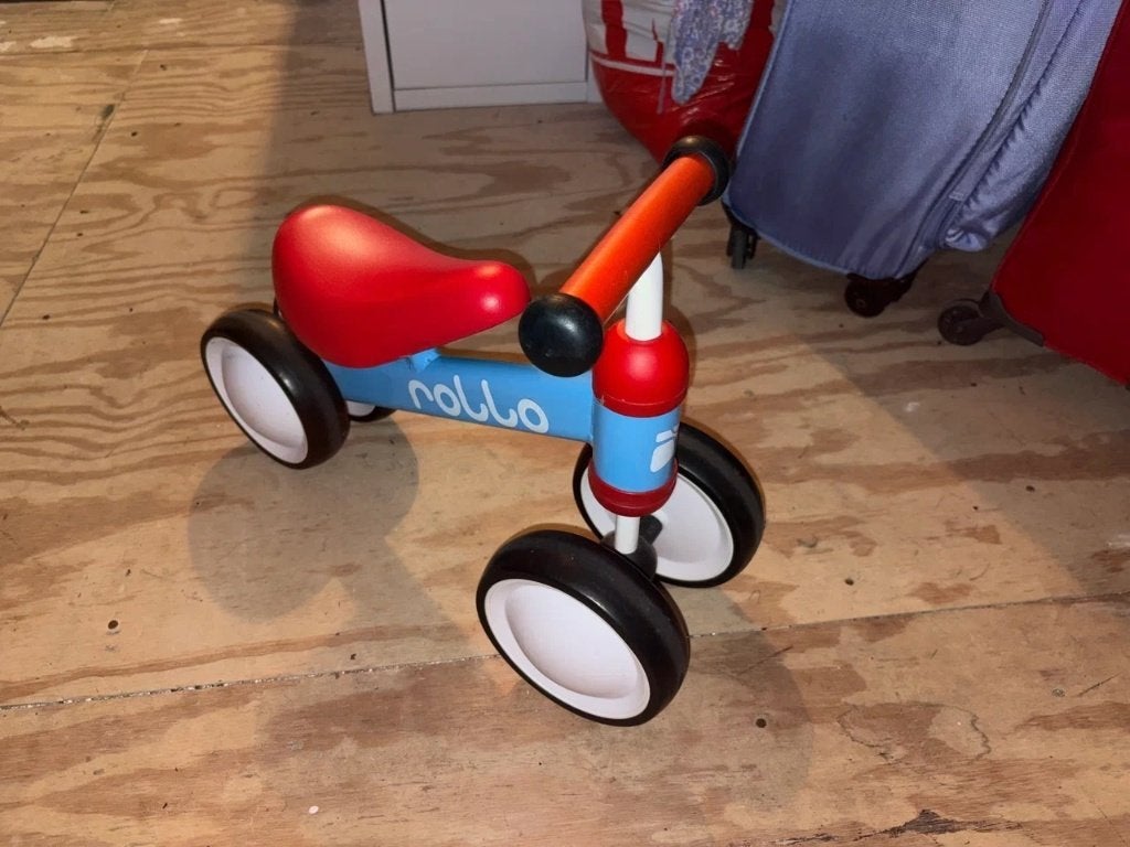 Molto loopfiets met 4 wielen – rood/blauw – 1 tot 2 jaar, Kinderen en Baby's, Speelgoed | Buiten | Voertuigen en Loopfietsen, Ophalen