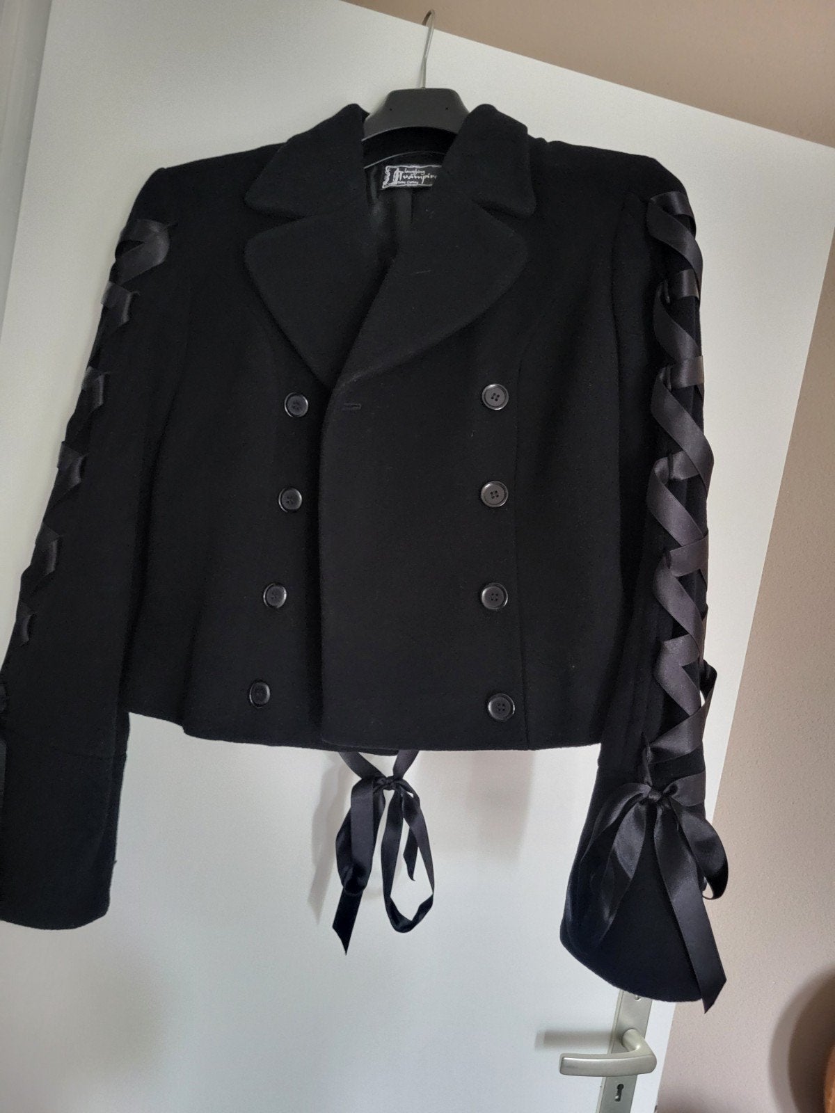 mooi jasje van laughing vampire gothic clothing mt m/l, Ophalen of Verzenden, Zo goed als nieuw, Zwart, Jasje