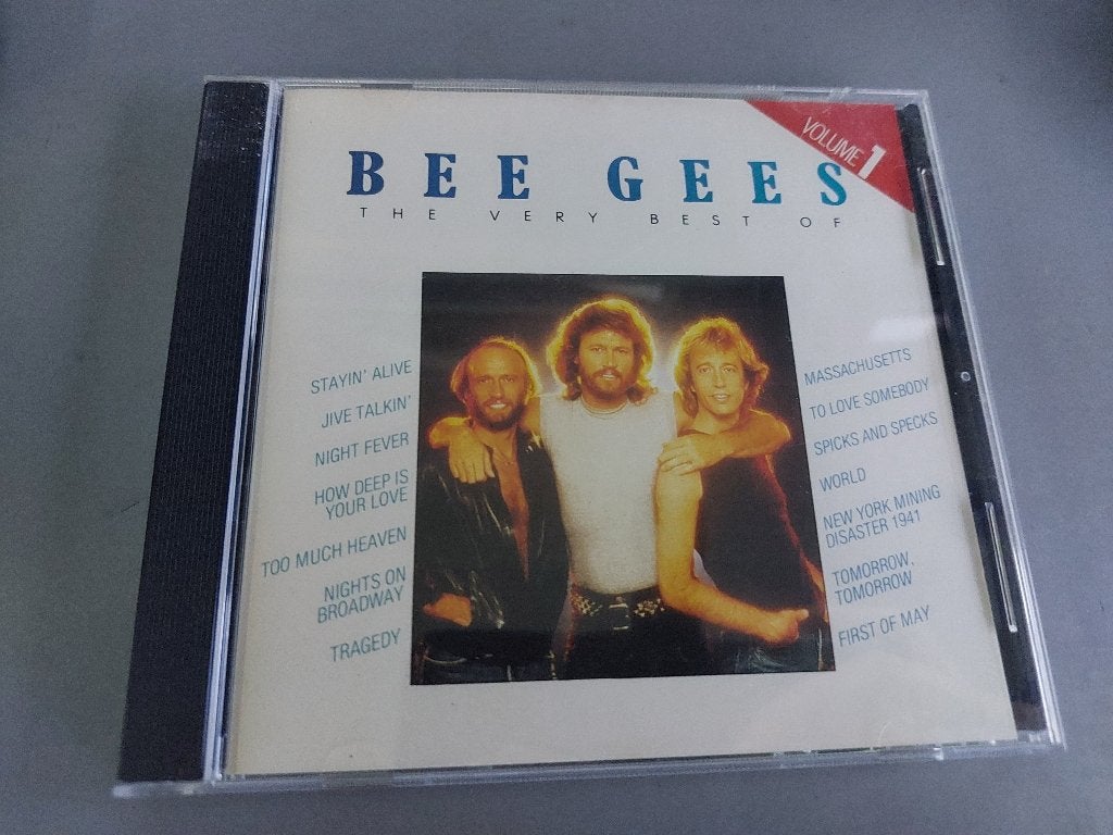 BEE GEES - THE VERY BEST OF VOLUME 1 (CD), Pop, Inclusief doosje, Ophalen of Verzenden, Zo goed als nieuw