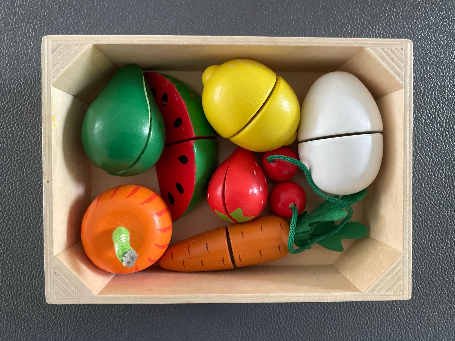 Houten speelgoed fruit en groenten in kistje, Ophalen of Verzenden, Zo goed als nieuw, Overige typen