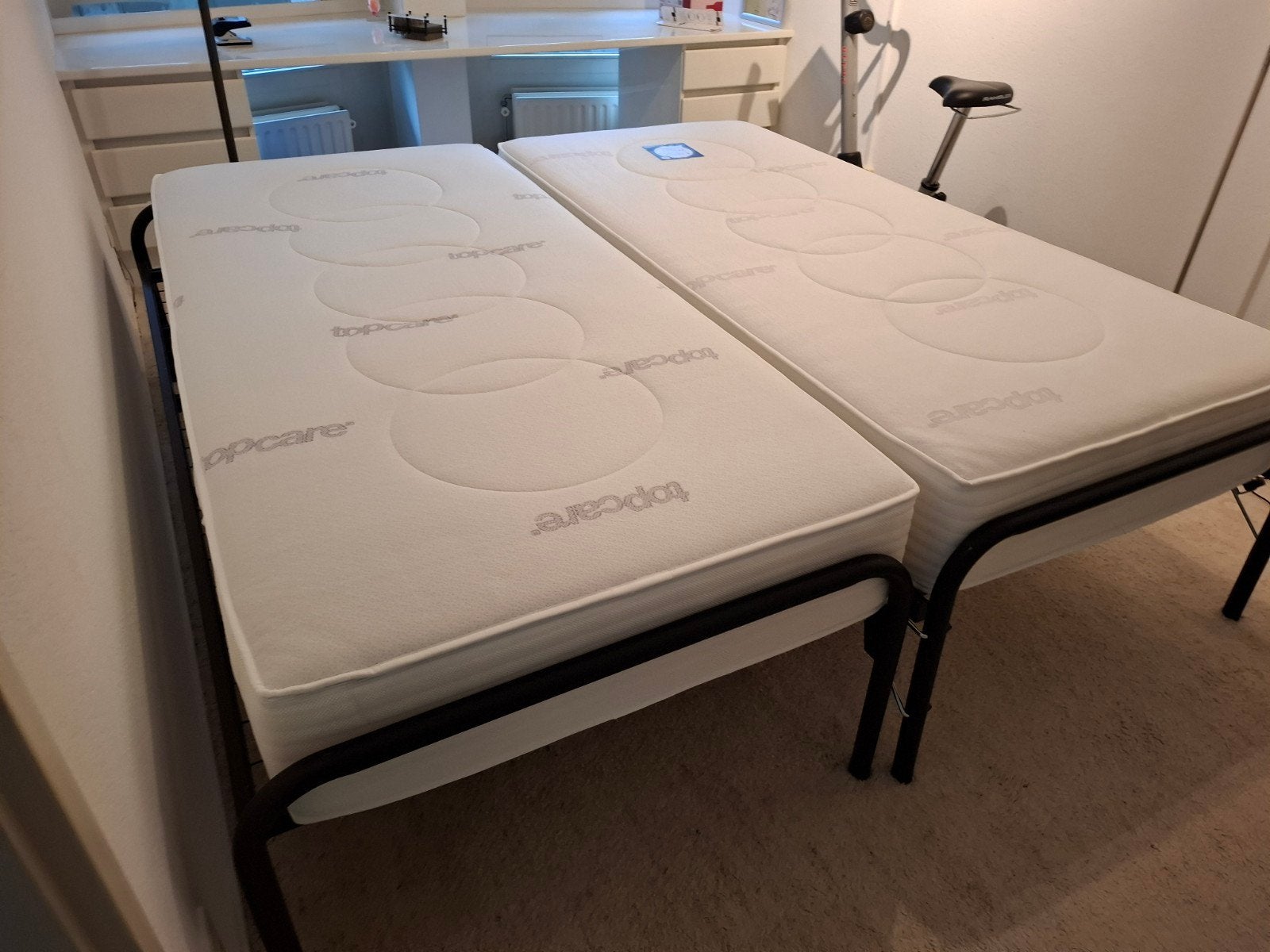 Logeerbed 2 persoons, Ophalen, 90 cm, Eenpersoons, Zo goed als nieuw