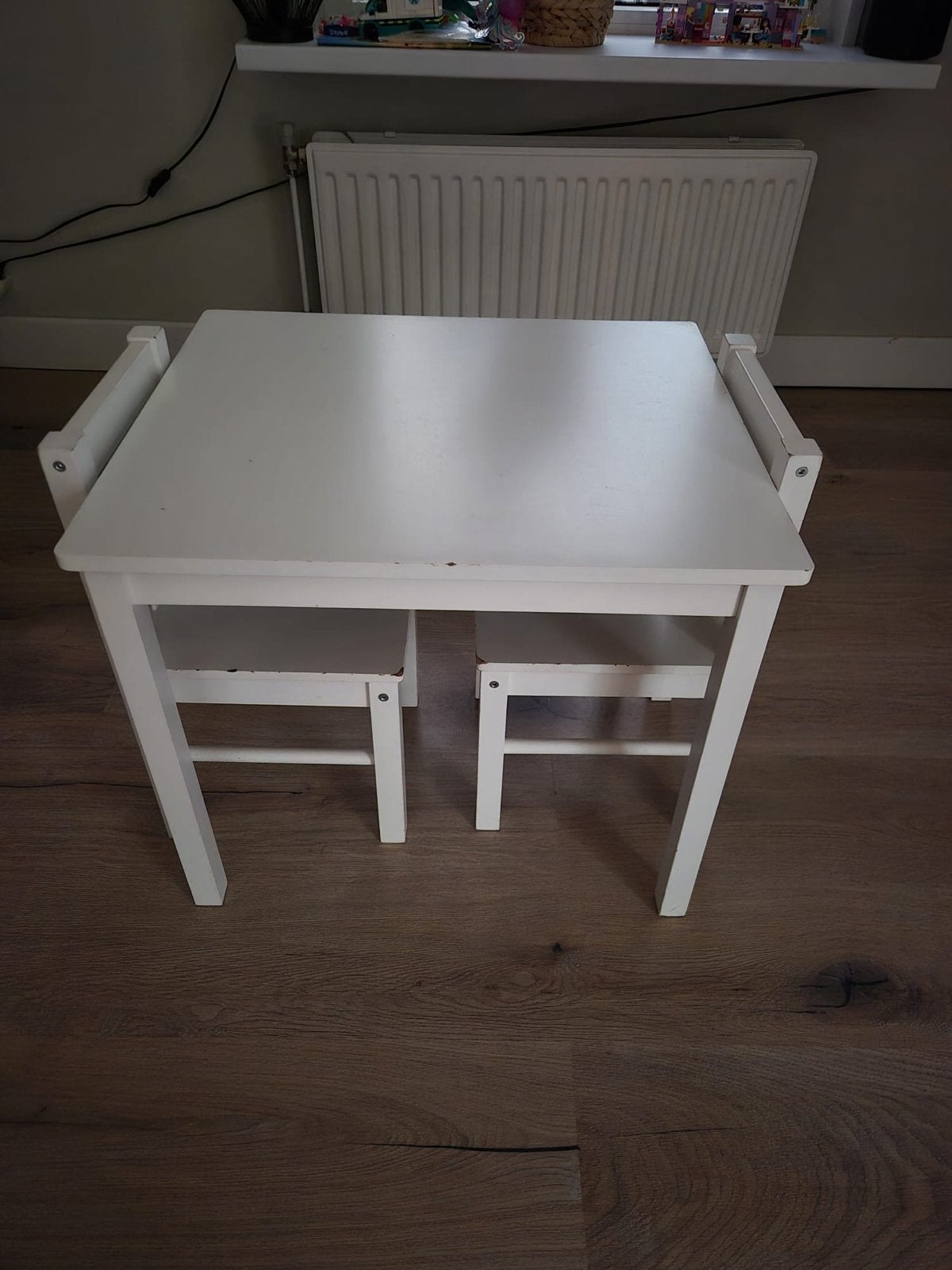 Witte kinder tafel met 2 stoeltjes, Kinderen en Baby's, Kinderkamer | Tafels en Stoelen, Ophalen, Gebruikt, Tafel(s) en Stoel(en)