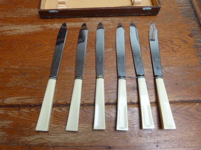 6 art deco messen met bakelieten handgreep
