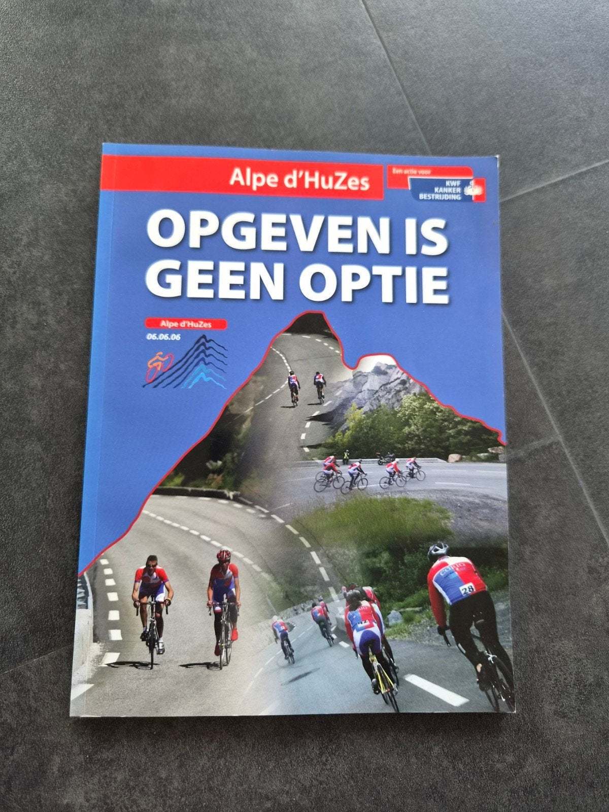 Alpe d'Huzes: Opgeven is geen optie - KWF Kankerbestrijding, Lopen en Fietsen, Ophalen of Verzenden, Noordhollands Dagblad / Michiel Snik