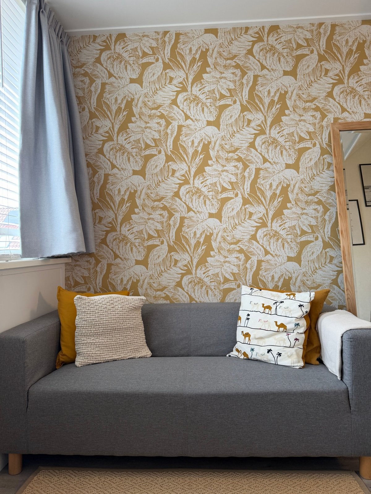 Grijze Leenbakker bank met houten poten - 180x85x65 cm, Huis en Inrichting, Banken | Bankstellen, Ophalen, Gebruikt, 150 tot 200 cm