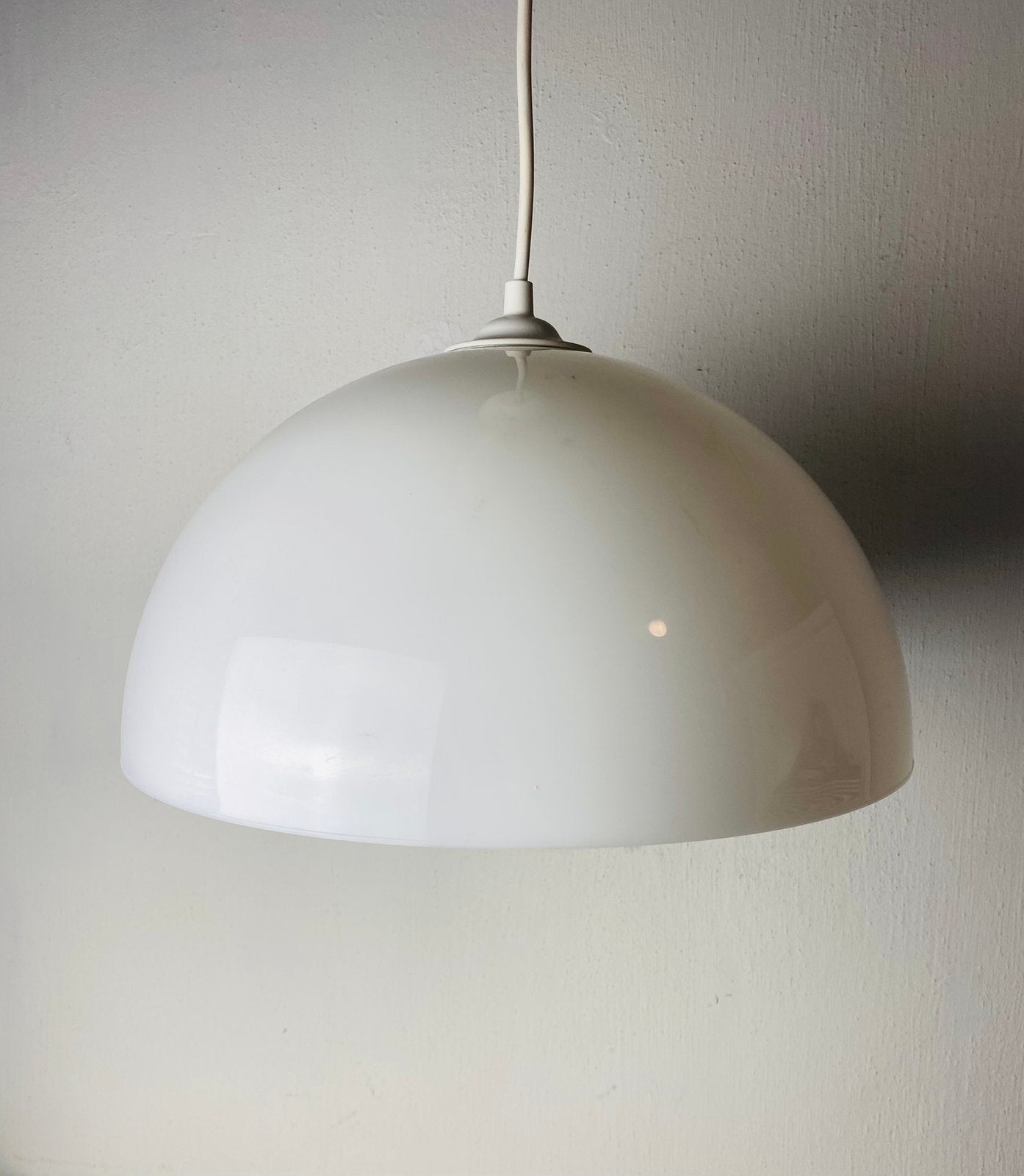 Space Age hanglamp bol van kunststof