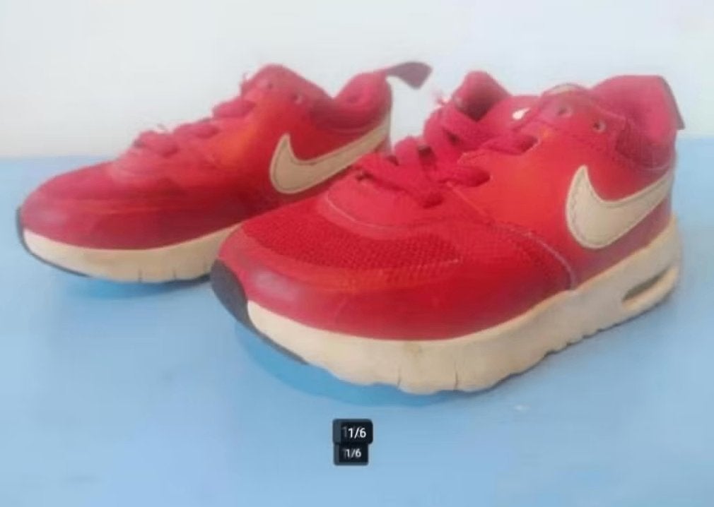 Nike Air kinderschoenen maat 23,5 (13cm), Kinderen en Baby's, Kinderkleding | Schoenen en Sokken, Gebruikt, Jongen of Meisje, Schoenen