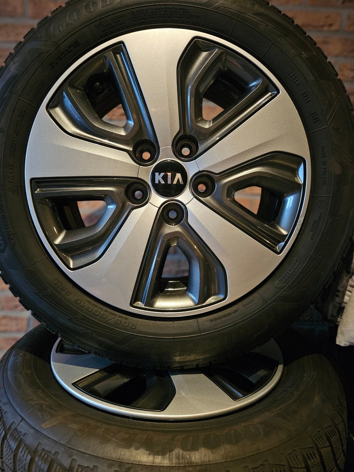 16 inch KIA Niro Winterset 5x114.3 Goodyear 8mm TPMS, Ophalen, Hyundai