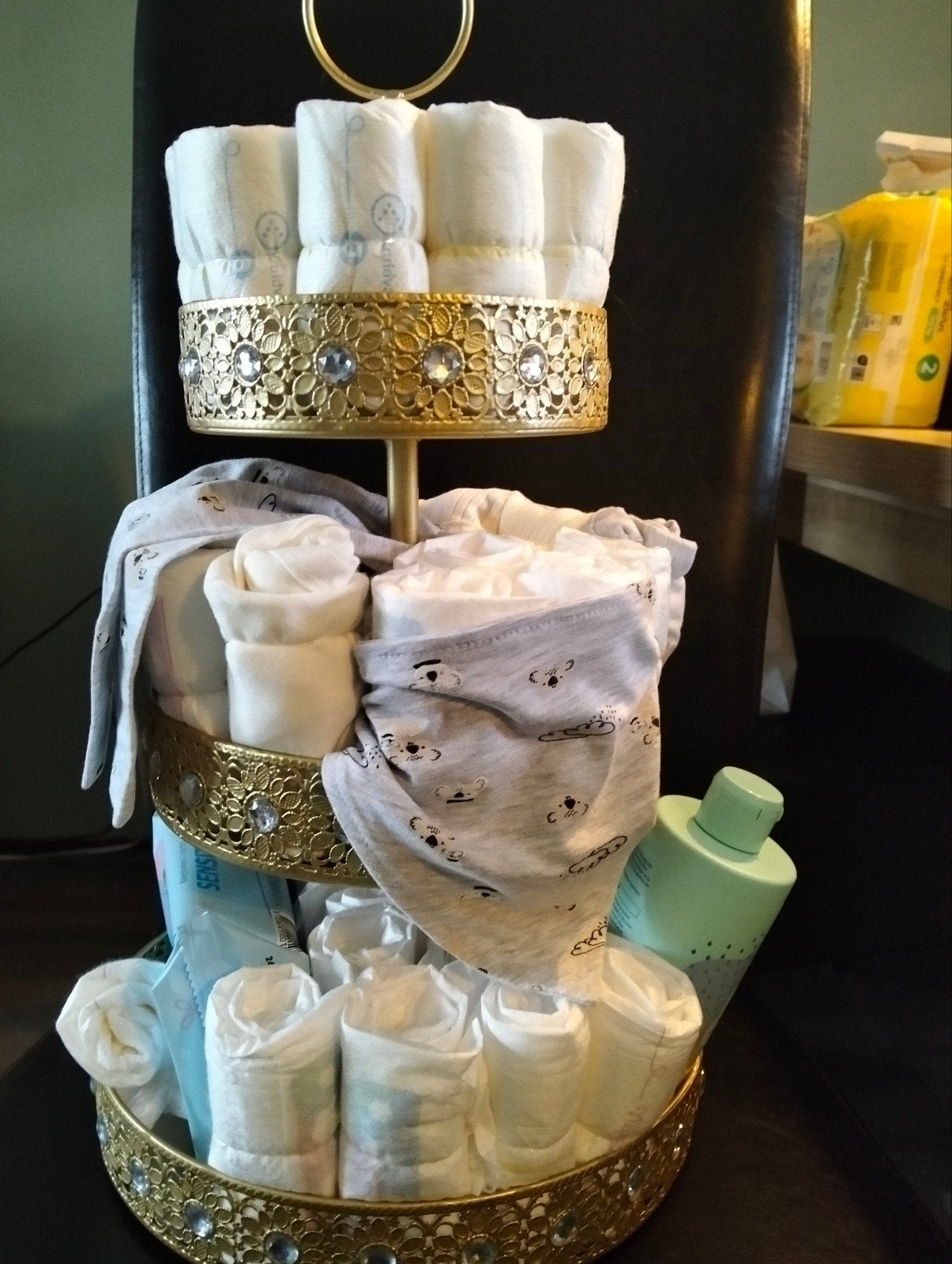 Luiertaart met luiers, rompers, wasgel, doekjes en knuffel, Ophalen, Nieuw
