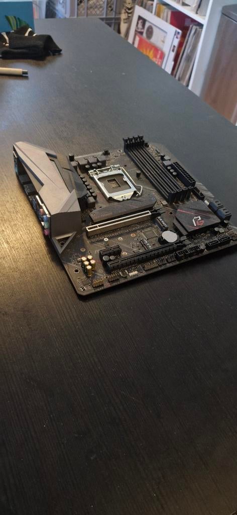 Defect ASRock B365 Phantom Gaming 4 moederbord, Computers en Software, Moederborden, Ophalen of Verzenden, Niet werkend, DDR4