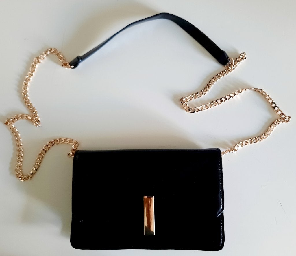 Schoudertasje zwart "H&M"met goudkleurige ketting, Ophalen of Verzenden, Zo goed als nieuw, Zwart, Overige merken