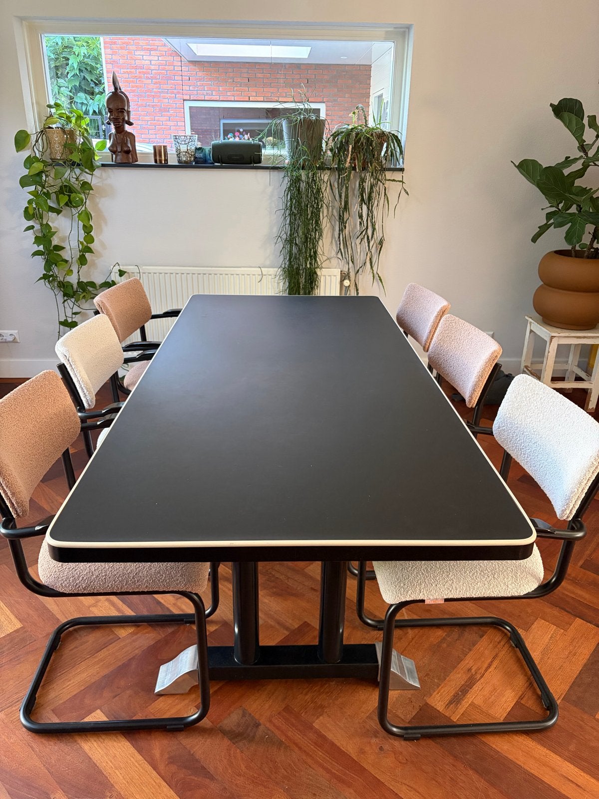 Zwarte Gispen 7207 eettafel met metalen onderstel, Huis en Inrichting, Tafels | Eettafels, Gebruikt, 50 tot 100 cm, 200 cm of meer