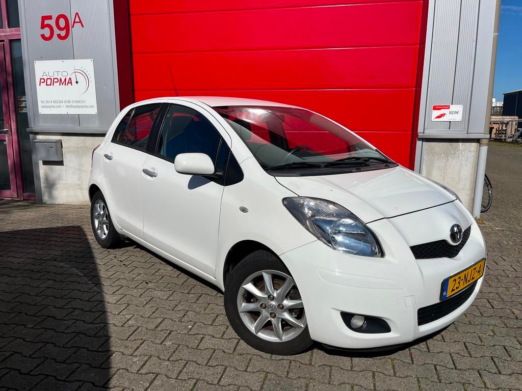 Toyota Yaris 1.3 VVTi 101pk Aspiration / Automatische airco, Auto's, Voorwielaandrijving, Stof, Zwart, 4 cilinders