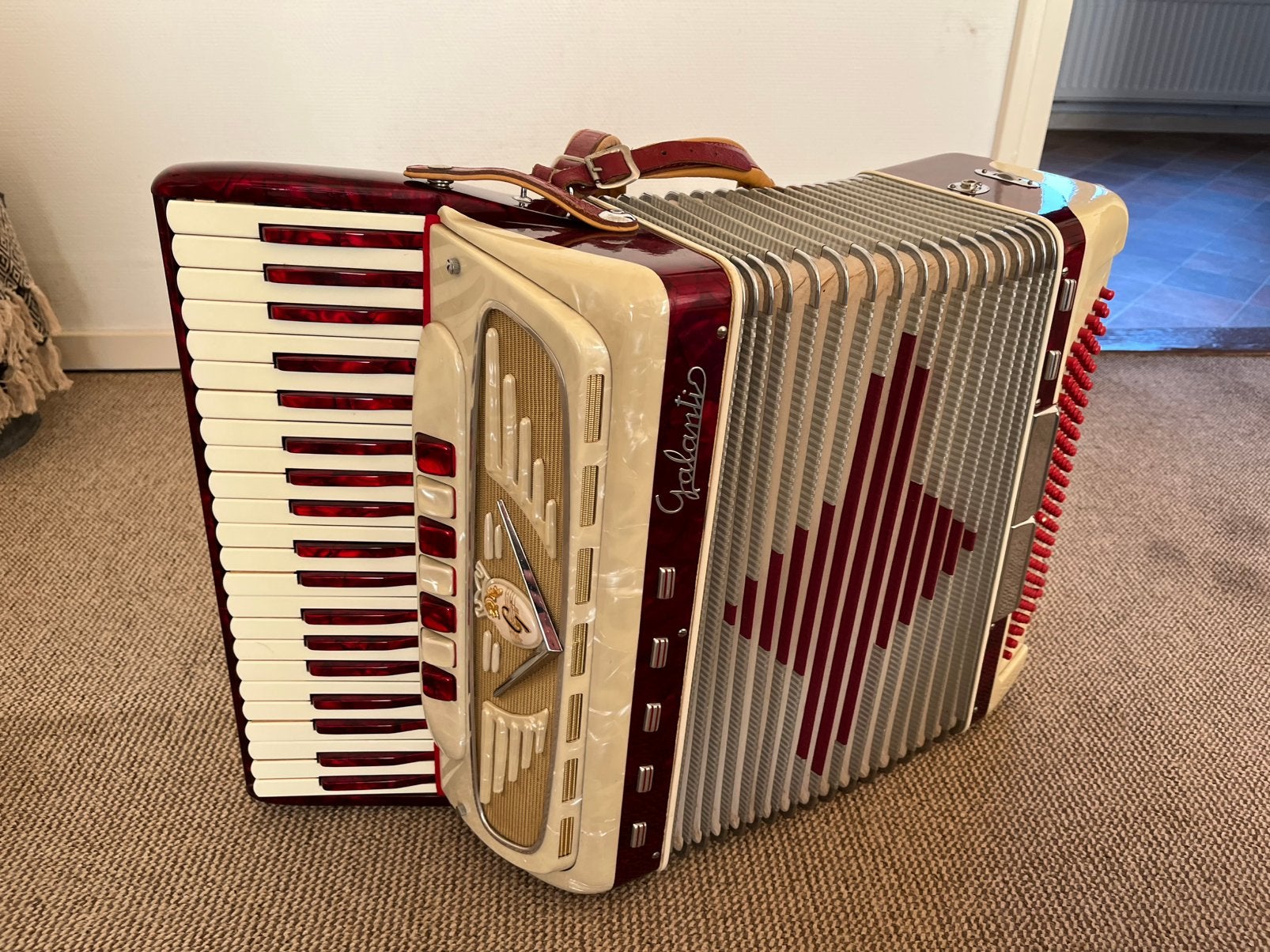 Galanti 120 bas piano-accordeon – mooie staat – incl. koffer, Toetsaccordeon, Zo goed als nieuw, Met koffer, 120-bas