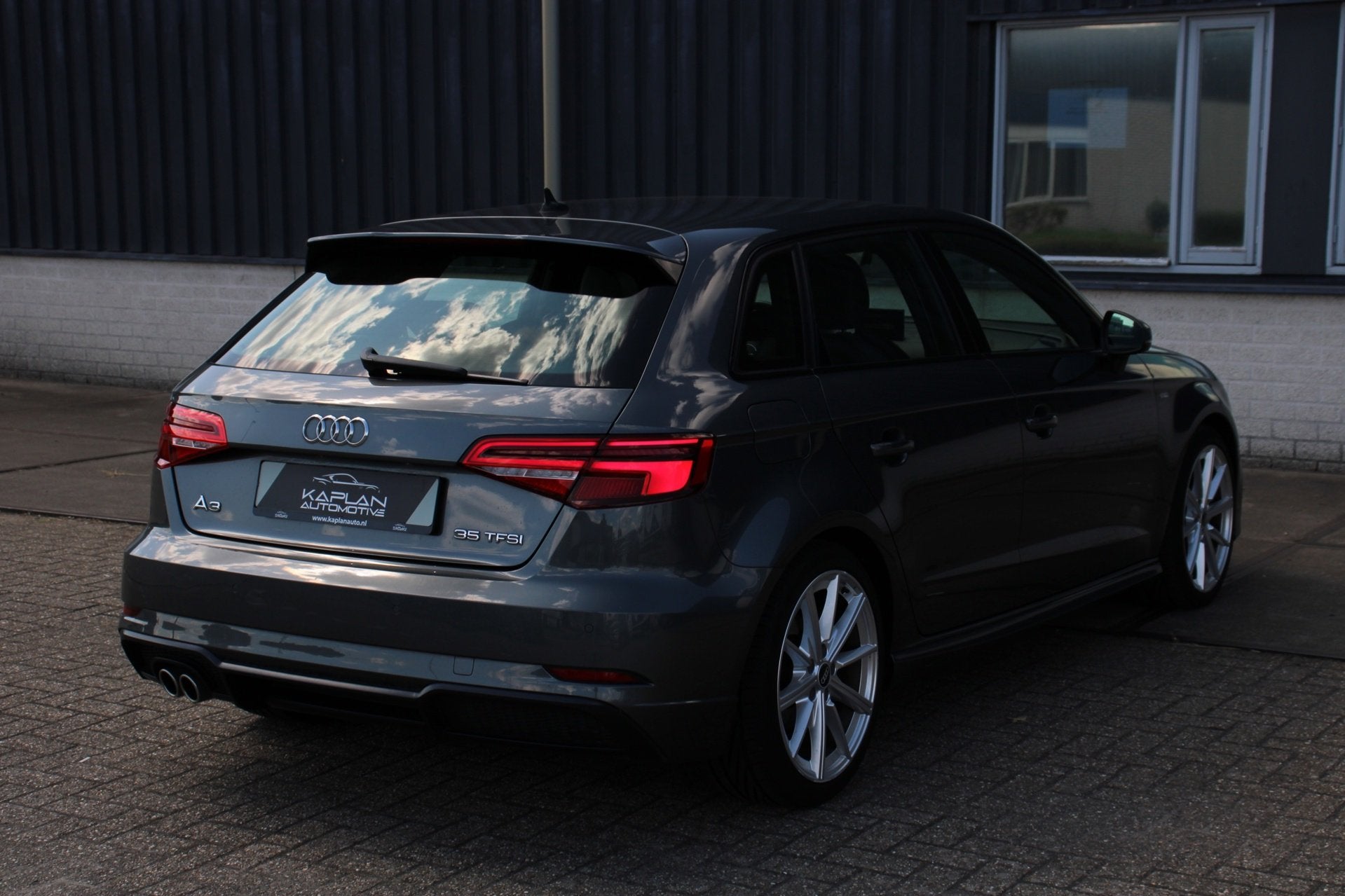 Audi A3 Sportback 35 1.5 TFSI AUT. CoD Sport 3x S-Line ACC S, Auto's, Audi, Zwart, 4 cilinders, 150 pk, Leder en Stof