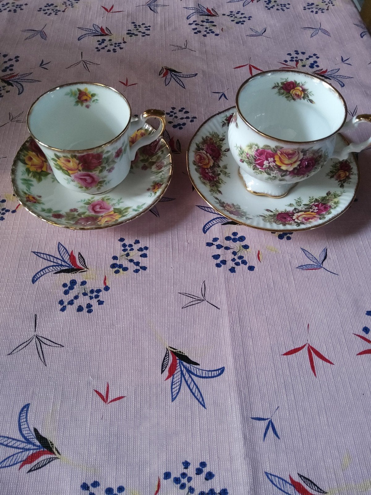 Royal Stafford & Elizabethan theekopjes met schotels, Ophalen of Verzenden