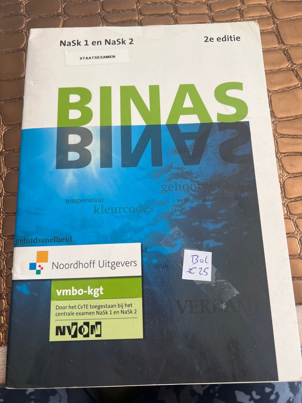 BINAS NaSk 1 en NaSk 2 - 2e editie vmbo-kgt, Ophalen, Beta, Zo goed als nieuw, MBO