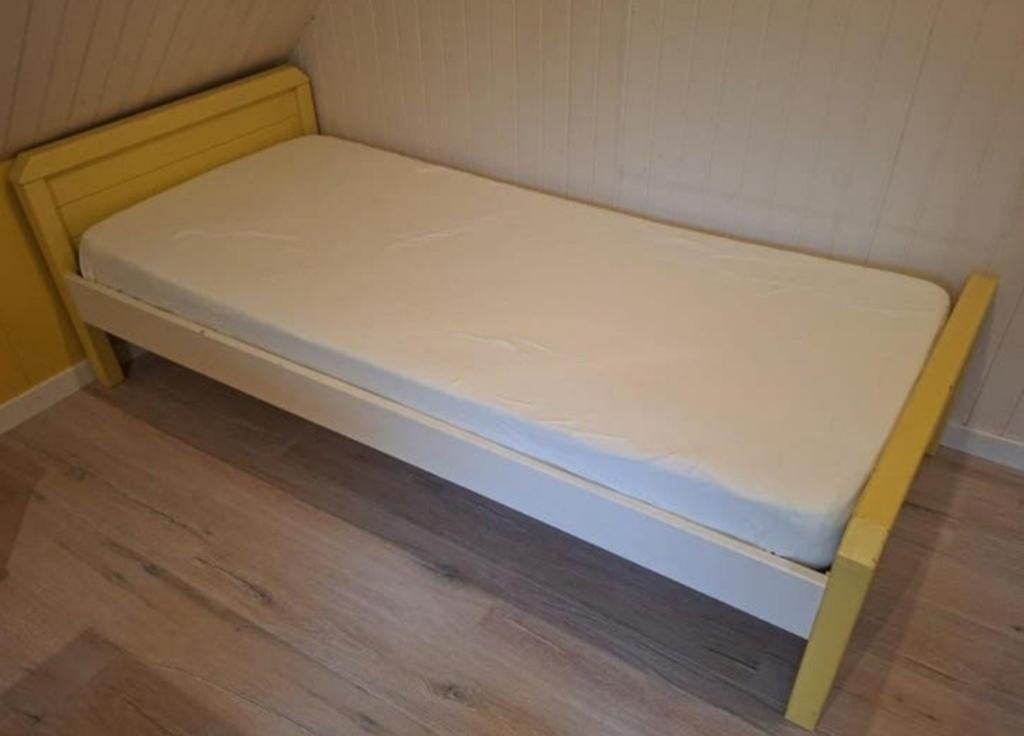 Eenpersoonsbed met Morres lattenbodem en matras, Huis en Inrichting, Ophalen, Gebruikt, 90 cm, 200 cm