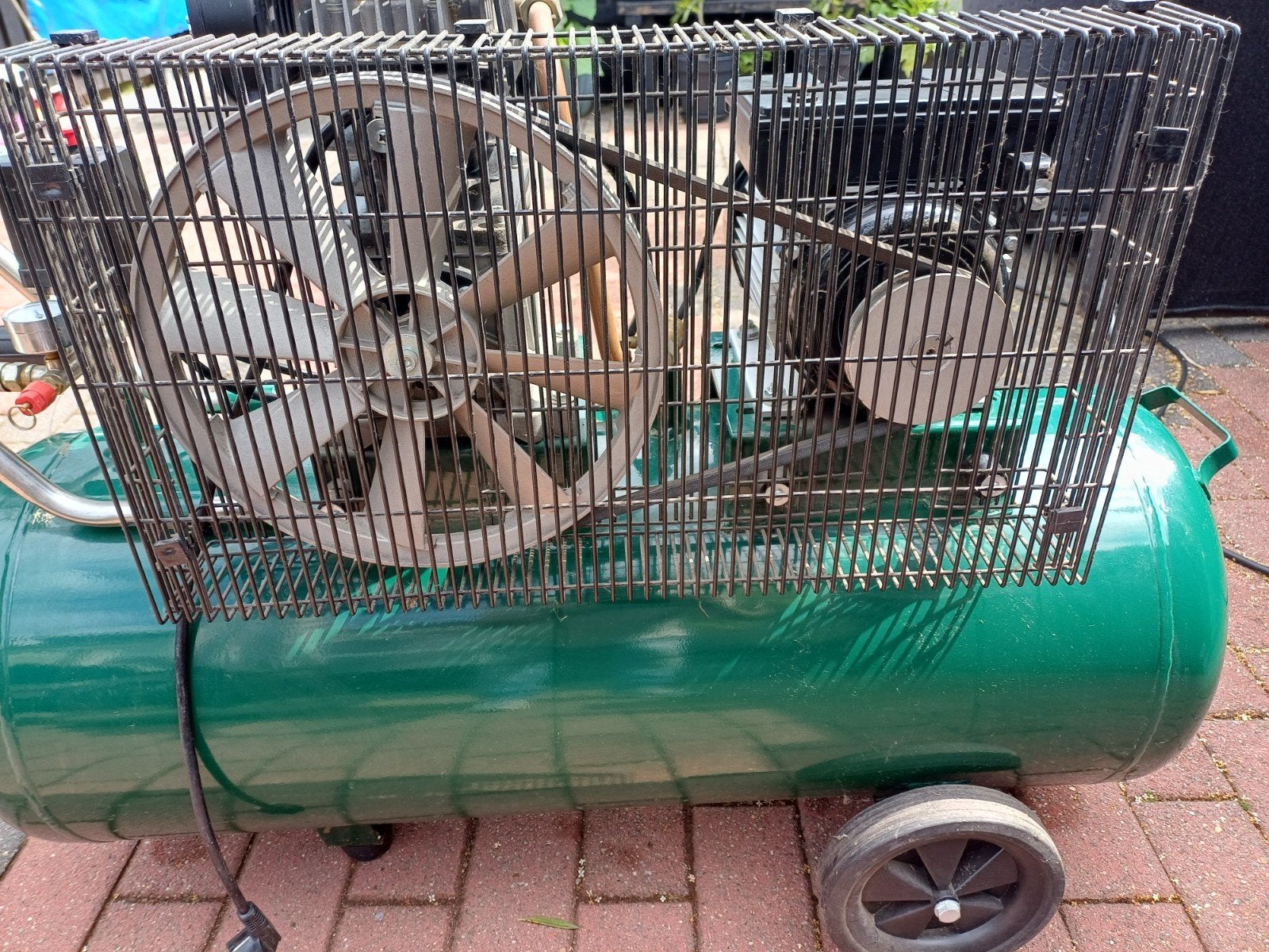 Compressor 100 liter, Ophalen, Zo goed als nieuw, Geluidgedempt, 200 tot 400 liter/min