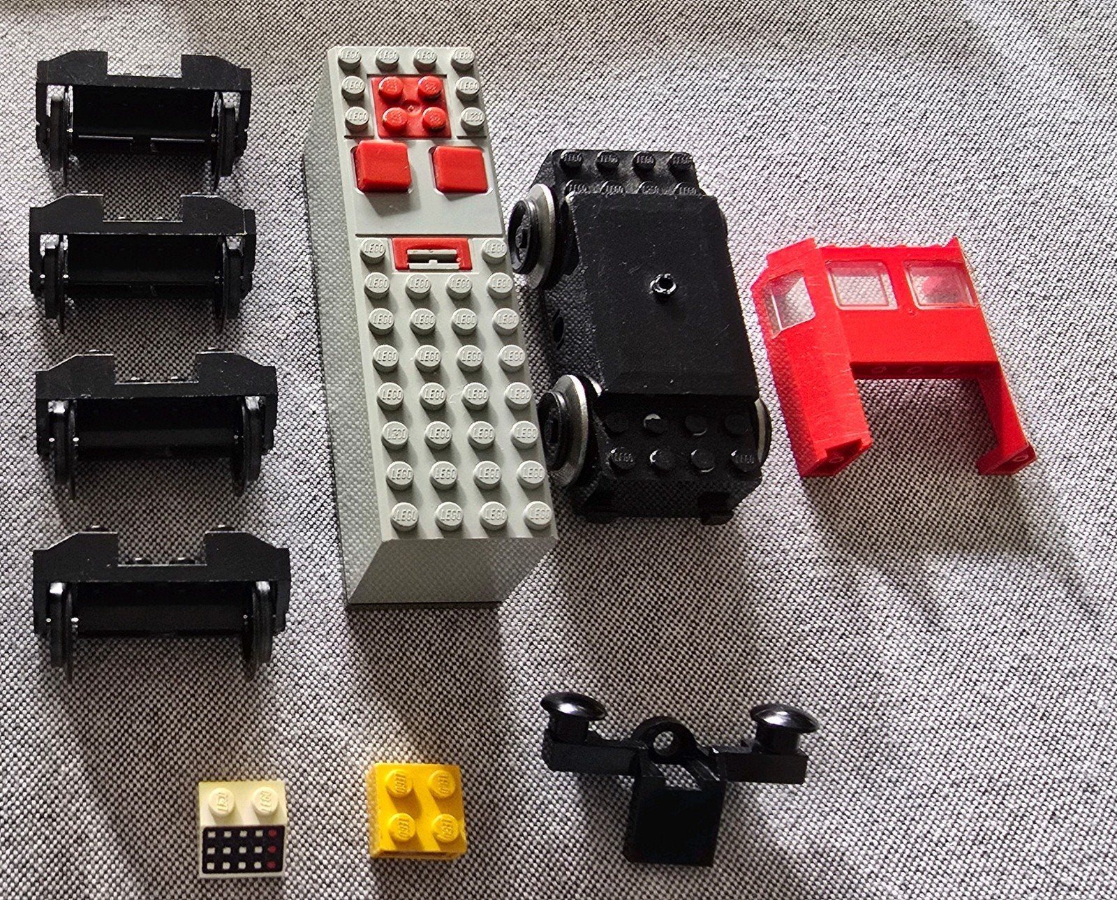 Vintage LEGO 12V Trein onderdelen - Batterijhouder & wielen, Ophalen of Verzenden