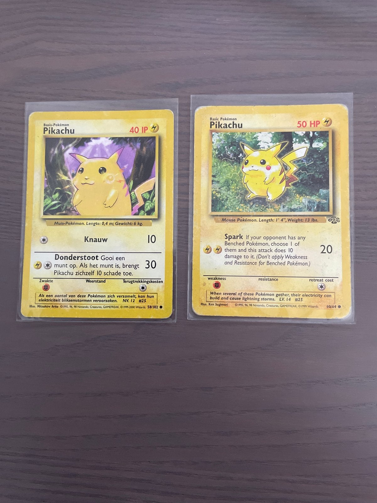 2x Pikachu Pokémon kaarten (Base Set & Jungle Set), Hobby en Vrije tijd, Ophalen of Verzenden, Gebruikt, Meerdere kaarten