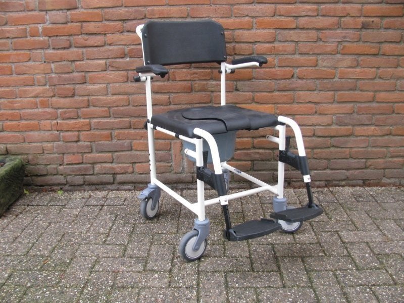 TomTar aluminium po douchestoel 45cm Remmen op vier wielen, Ophalen, Zo goed als nieuw