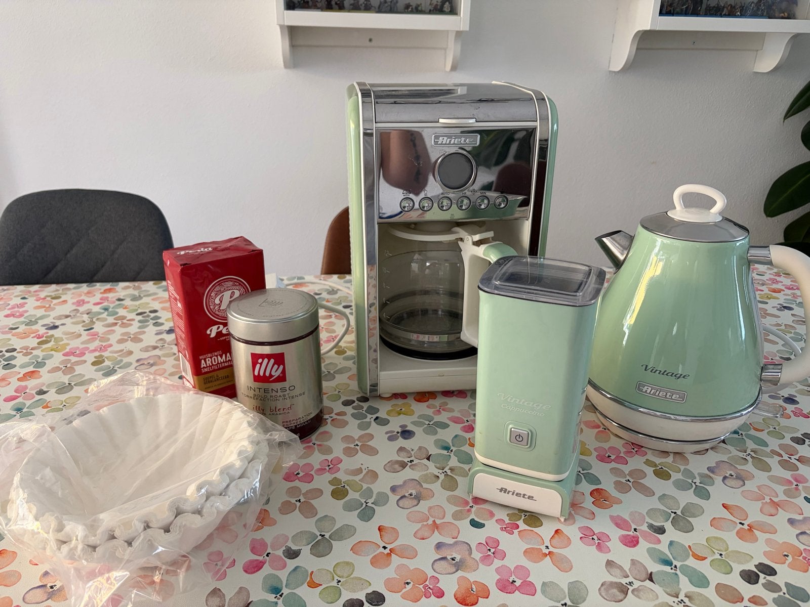 Ariete Vintage Koffiezetapparaat, Waterkoker Melkopschuimer, Afneembaar waterreservoir, 10 kopjes of meer, Koffiemachine, Gemalen koffie