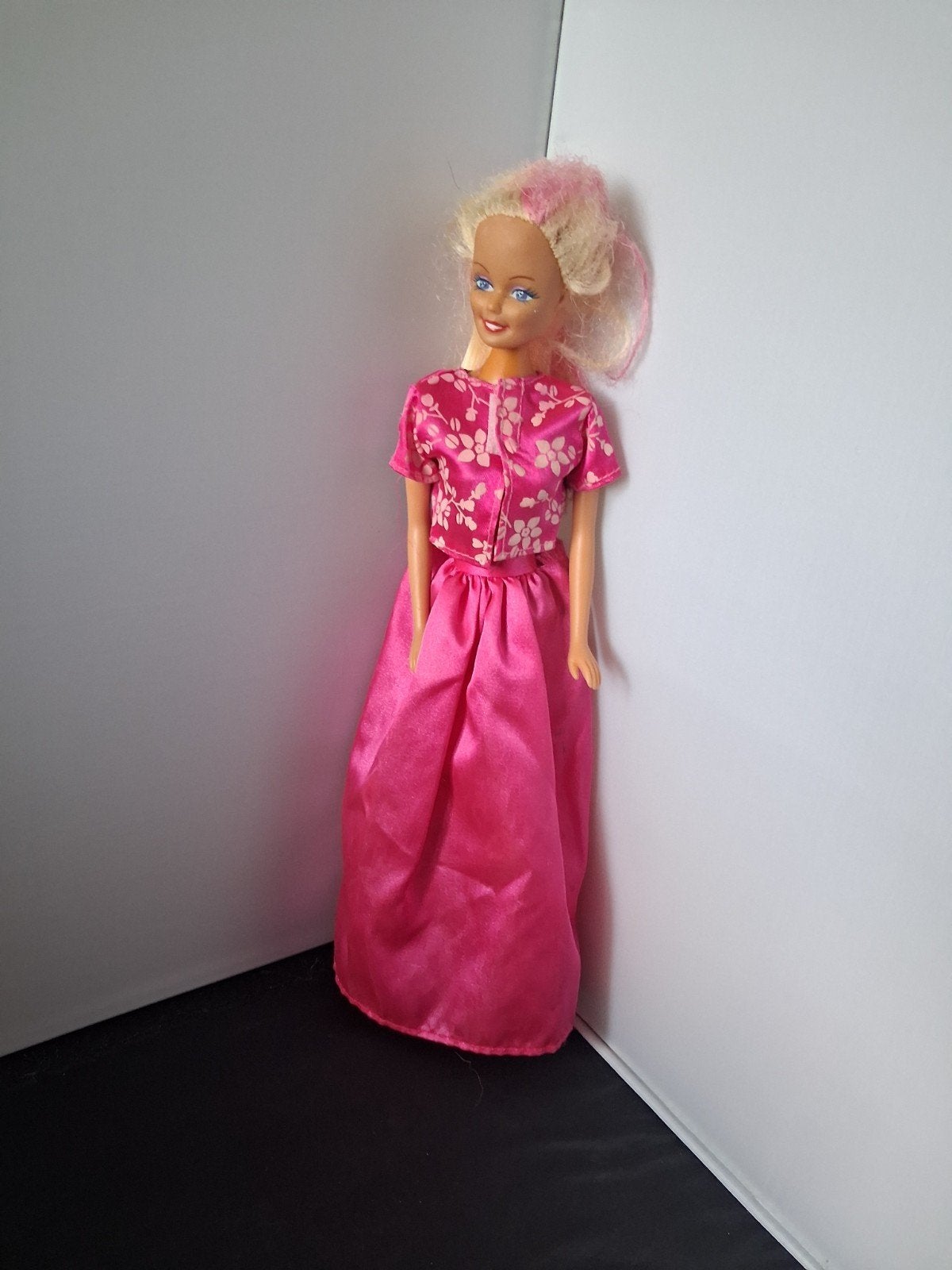 Barbie pop met roze jurk en blond/roze haar (5), Ophalen of Verzenden, Barbie