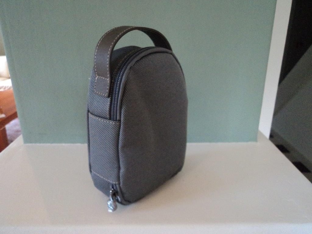 Salvatore Ferragamo amenity kit, Sieraden, Tassen en Uiterlijk, Toilettassen, Ophalen of Verzenden, Nieuw, Grijs, Heer