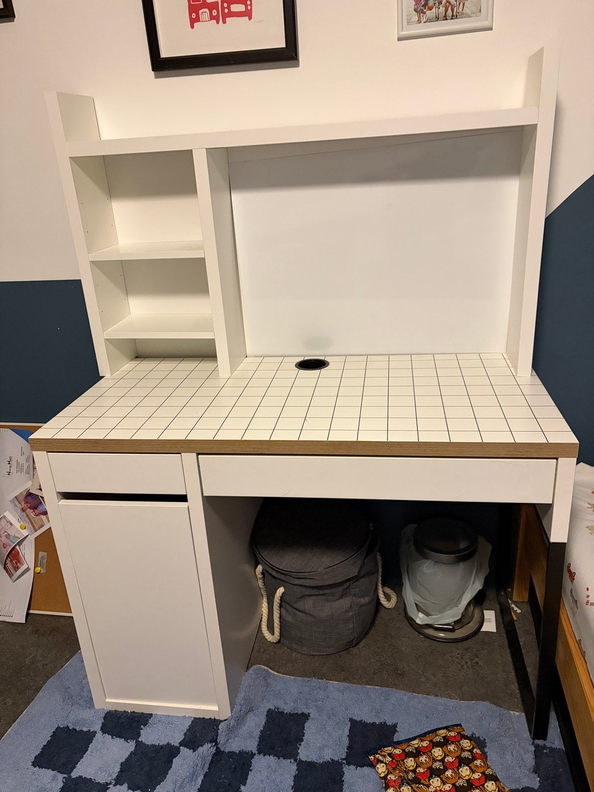2 Wit IKEA desks met opzetstuk en opbergruimte, Huis en Inrichting, Bureaus, Ophalen, Gebruikt, Met lades, Overige merken