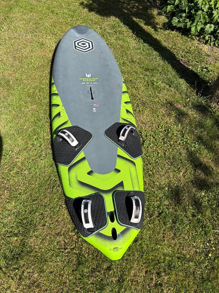 Te koop: I99 World Cup slalom 109, Watersport en Boten, Windsurfen, Met voetbanden, Gebruikt, Minder dan 250 cm, Plank
