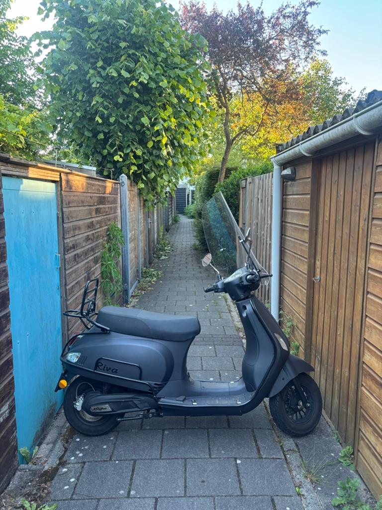Riva scooter mat zwart - bijna zo goed als nieuw, Ophalen of Verzenden, Zo goed als nieuw, Overige typen, Overige merken