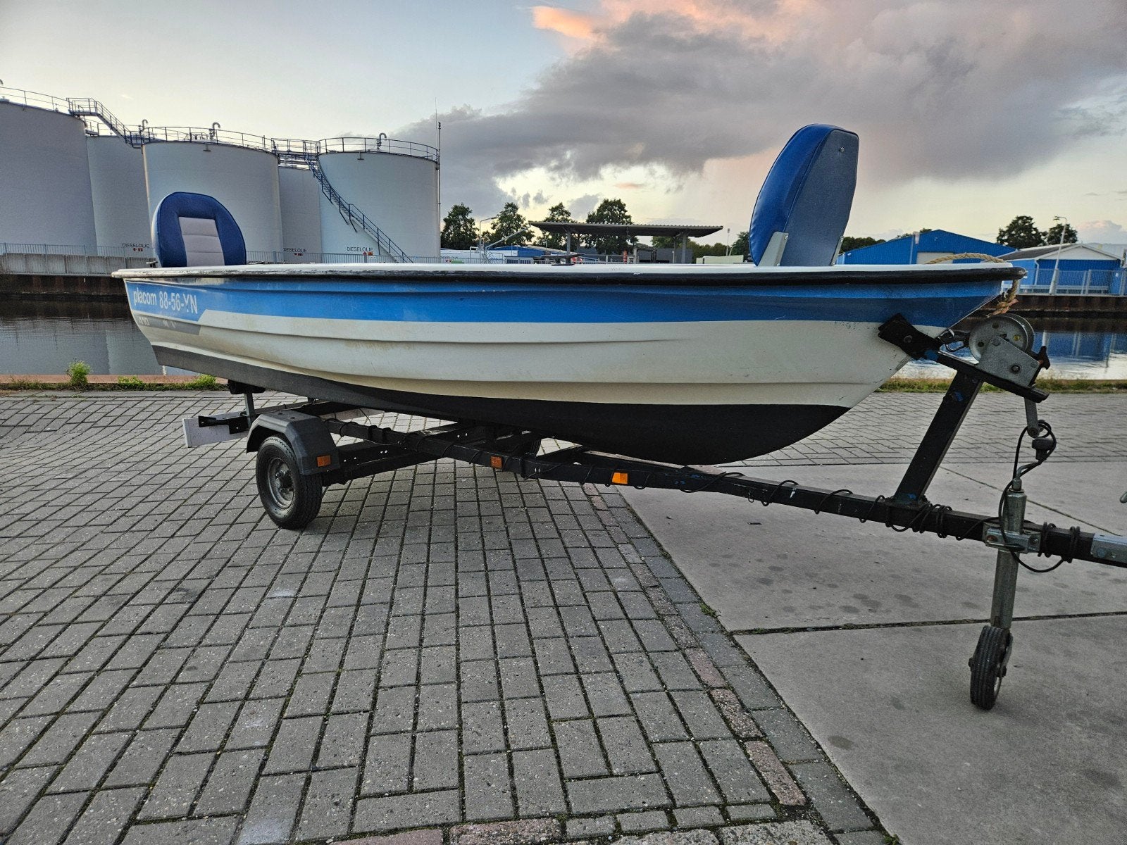 Placom visboot polyester + kanteltrailer, Ophalen, Polyester, Buitenboordmotor