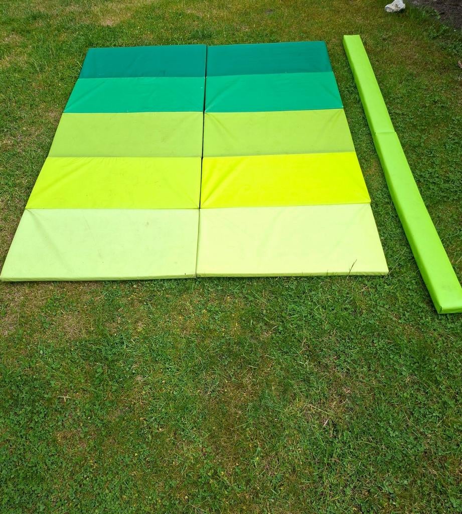 2 IKEA Gymnastiekmatten & Opvouwbare Evenwichtsbalk - Groen, Sport en Fitness, Turnen, Ophalen, Gebruikt, Groen, Materiaal