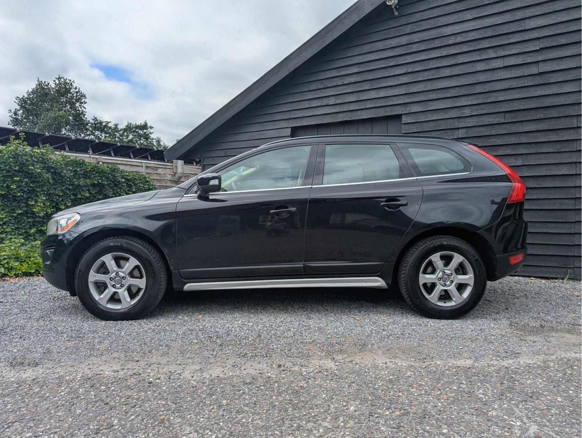 Volvo XC60 2.4D AWD Momentum (bj 2008, automaat), Auto's, Volvo, Automaat, 1716 kg, Gebruikt, Beige