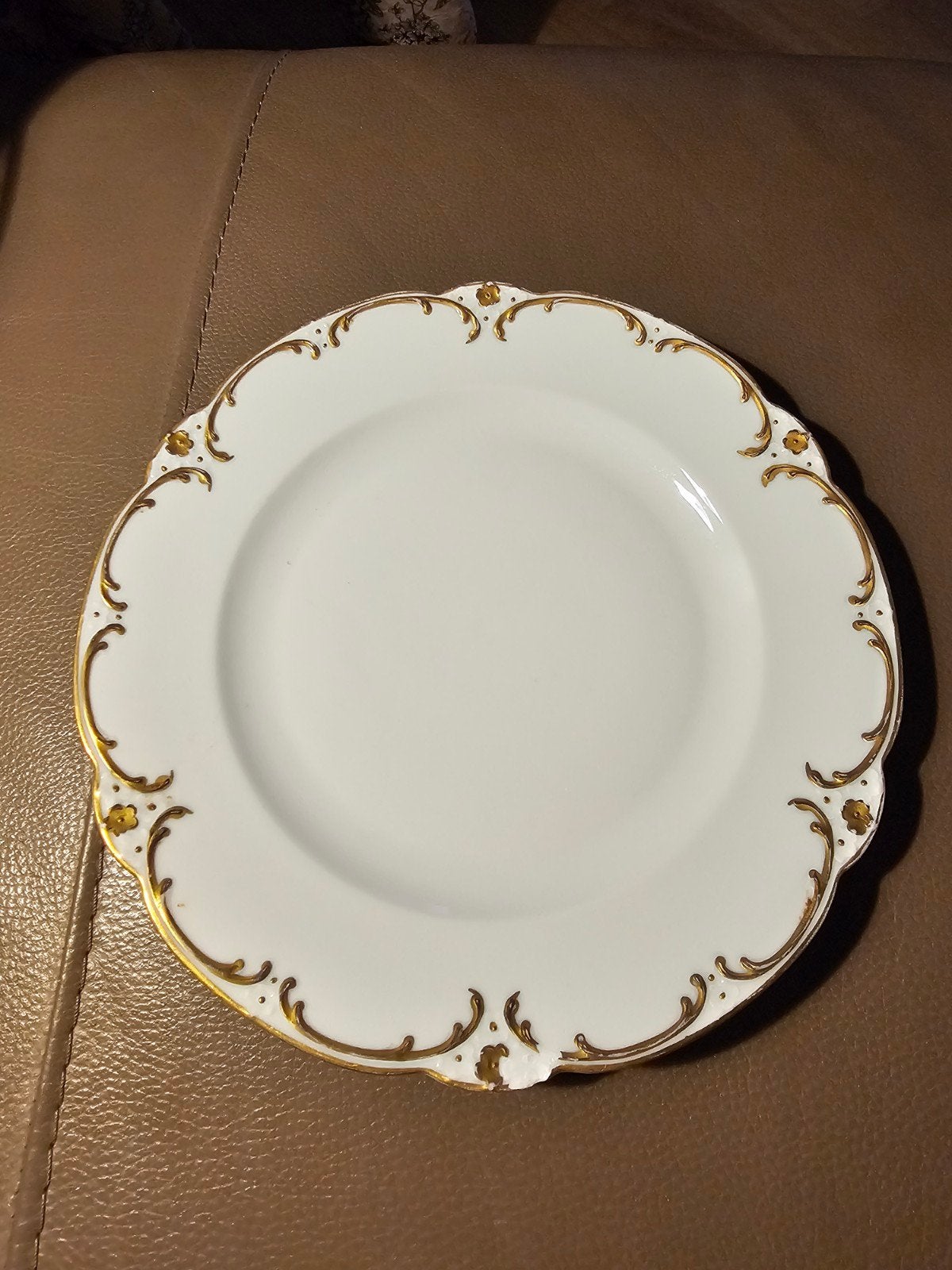 Antiek Willem Hof Haarlem Porseleinen Bord met Gouden Rand, Ophalen