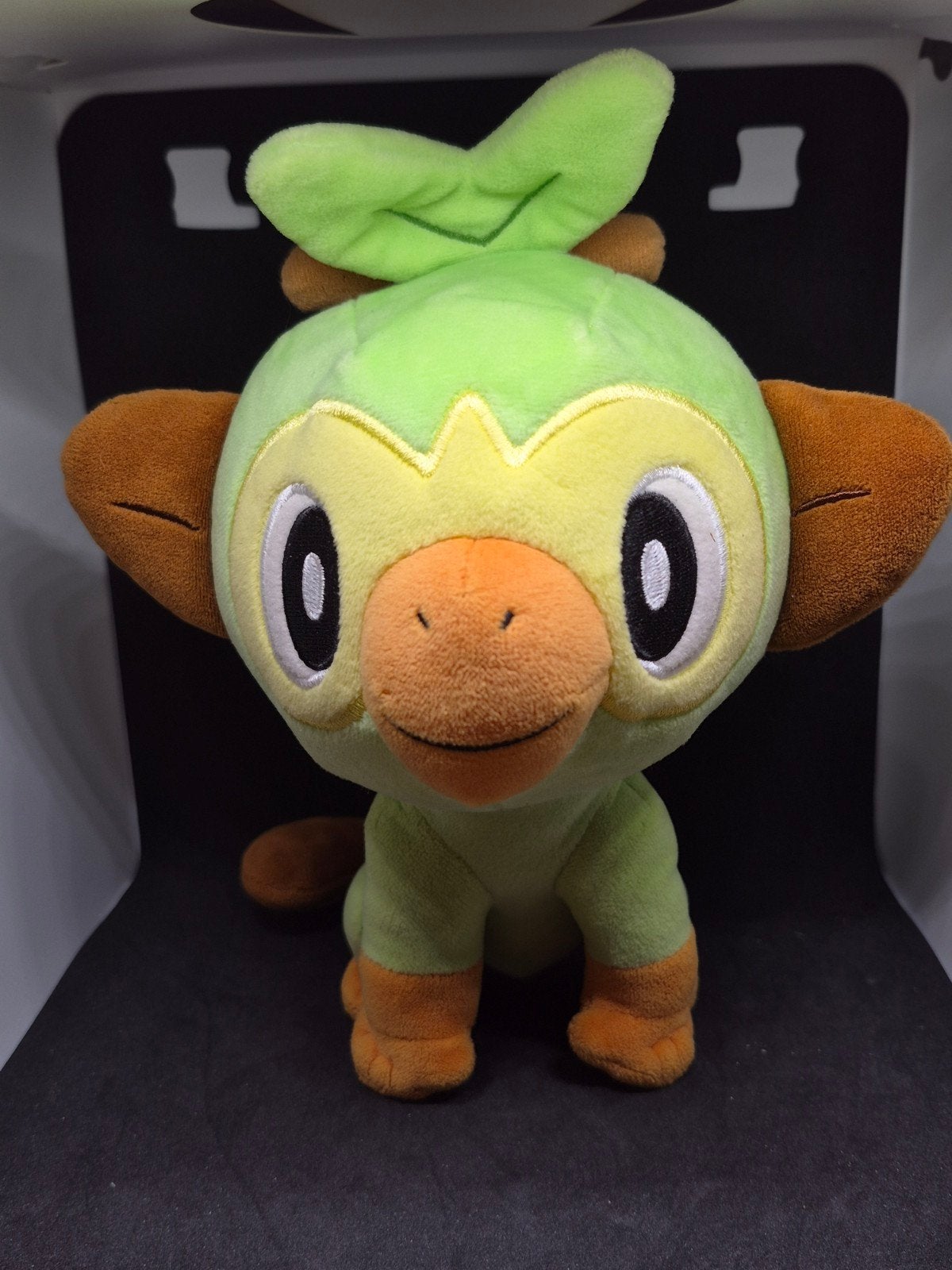 Grookey Pluche - Officieel Pokémon Center Knuffel, Groen, Overige typen, Ophalen of Verzenden, Middelgroot (20 tot 80 cm)