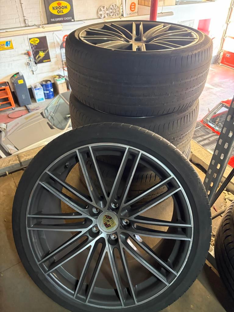 Porsche Cayenne 22 inch velgen met zomerbanden, Auto-onderdelen, Banden en Velgen, Ophalen, Gebruikt, 285 mm, Banden en Velgen