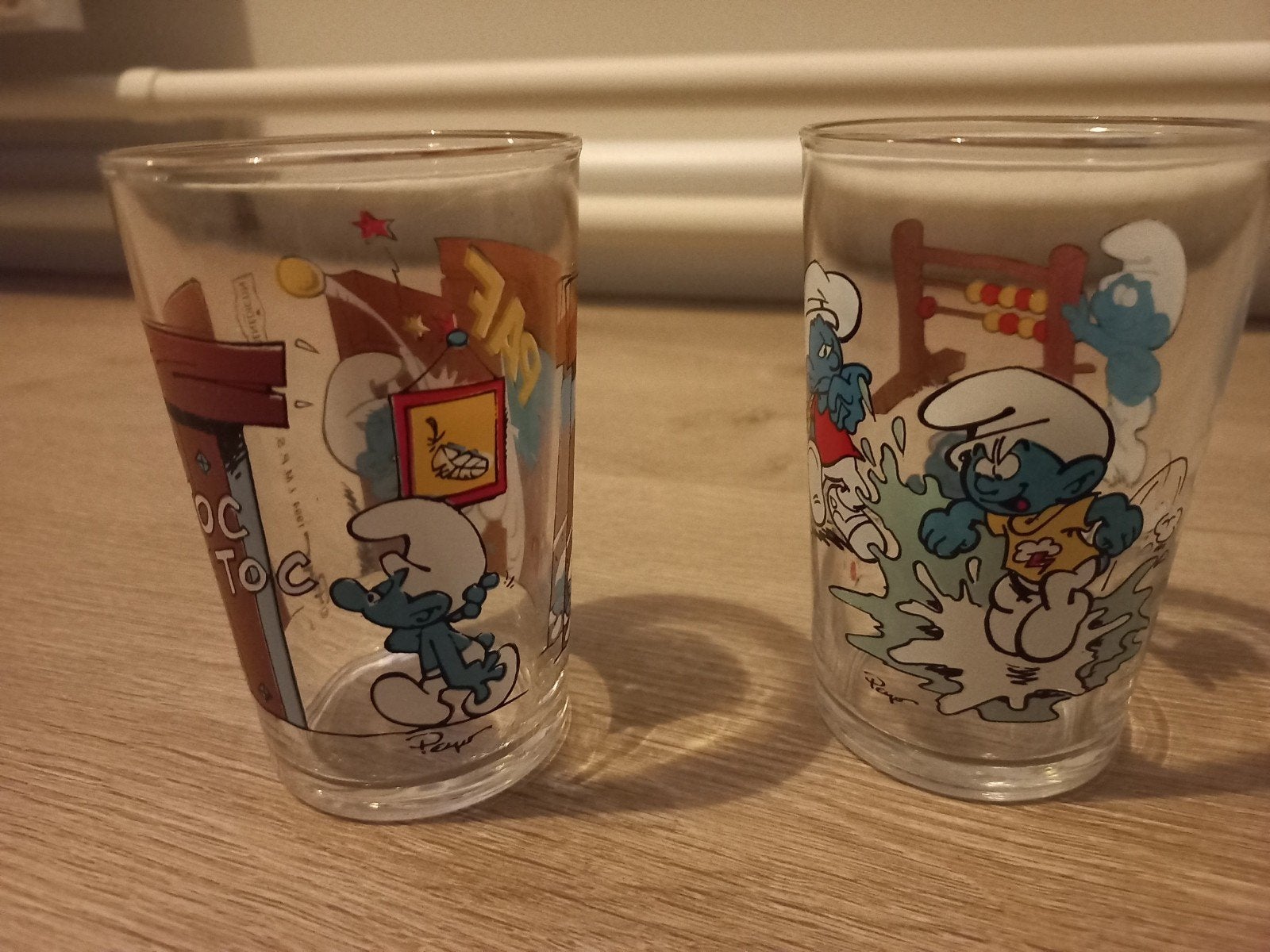 Lucky luke en 2 smurfen glazen, Ophalen of Verzenden, Zo goed als nieuw