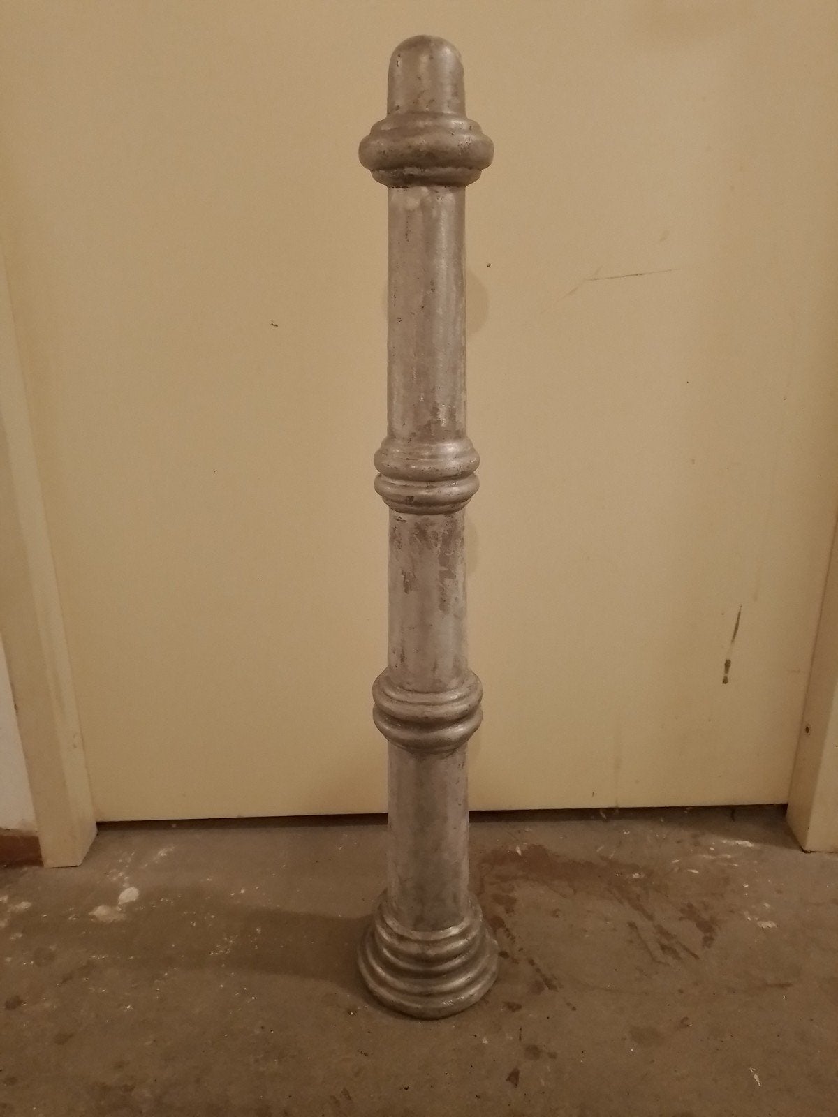 een oude zware aluminium straatpaal uit Brussel 100cmh, Ophalen of Verzenden