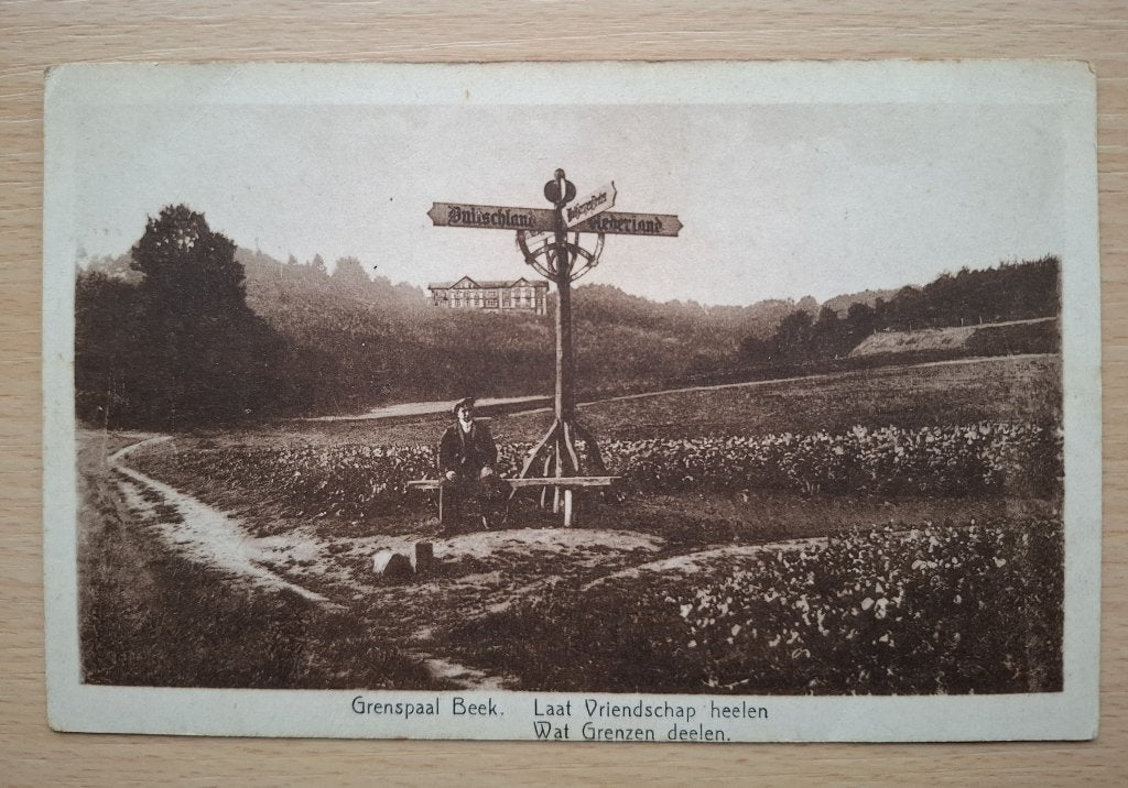 Oude ansichtkaart Grenspaal Beek – rond 1930, Verzenden, 1920 tot 1940, Ongelopen, Limburg