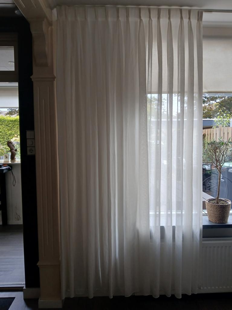 Luxe Off White Vitrage / In Between Gordijnen, Huis en Inrichting, 100 tot 150 cm, 200 cm of meer, Ophalen of Verzenden, Zo goed als nieuw