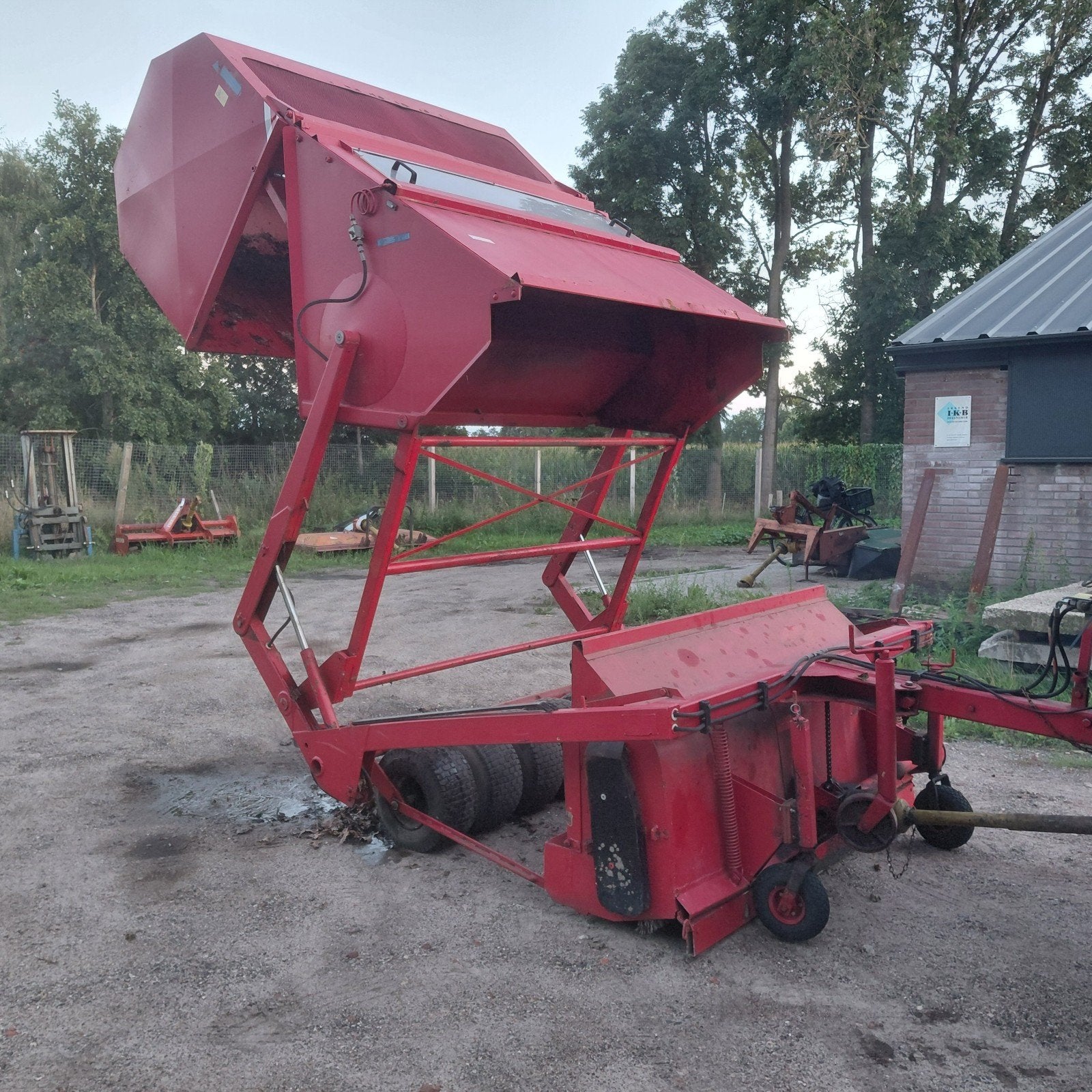Getrokken veegmachine met hoogkiepbak, Ophalen of Verzenden