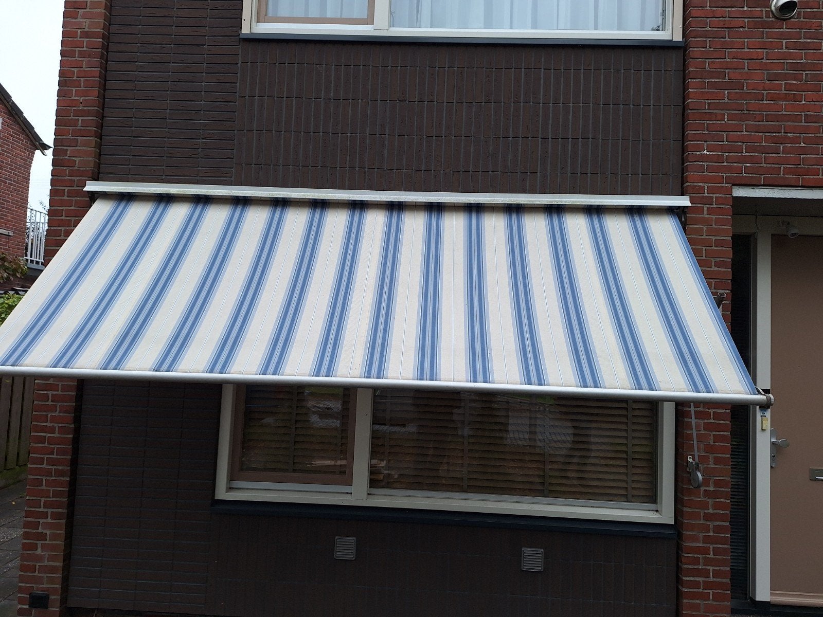 Zonnescherm
1 van 3.60m, Ophalen, ., 150 tot 300 cm, .