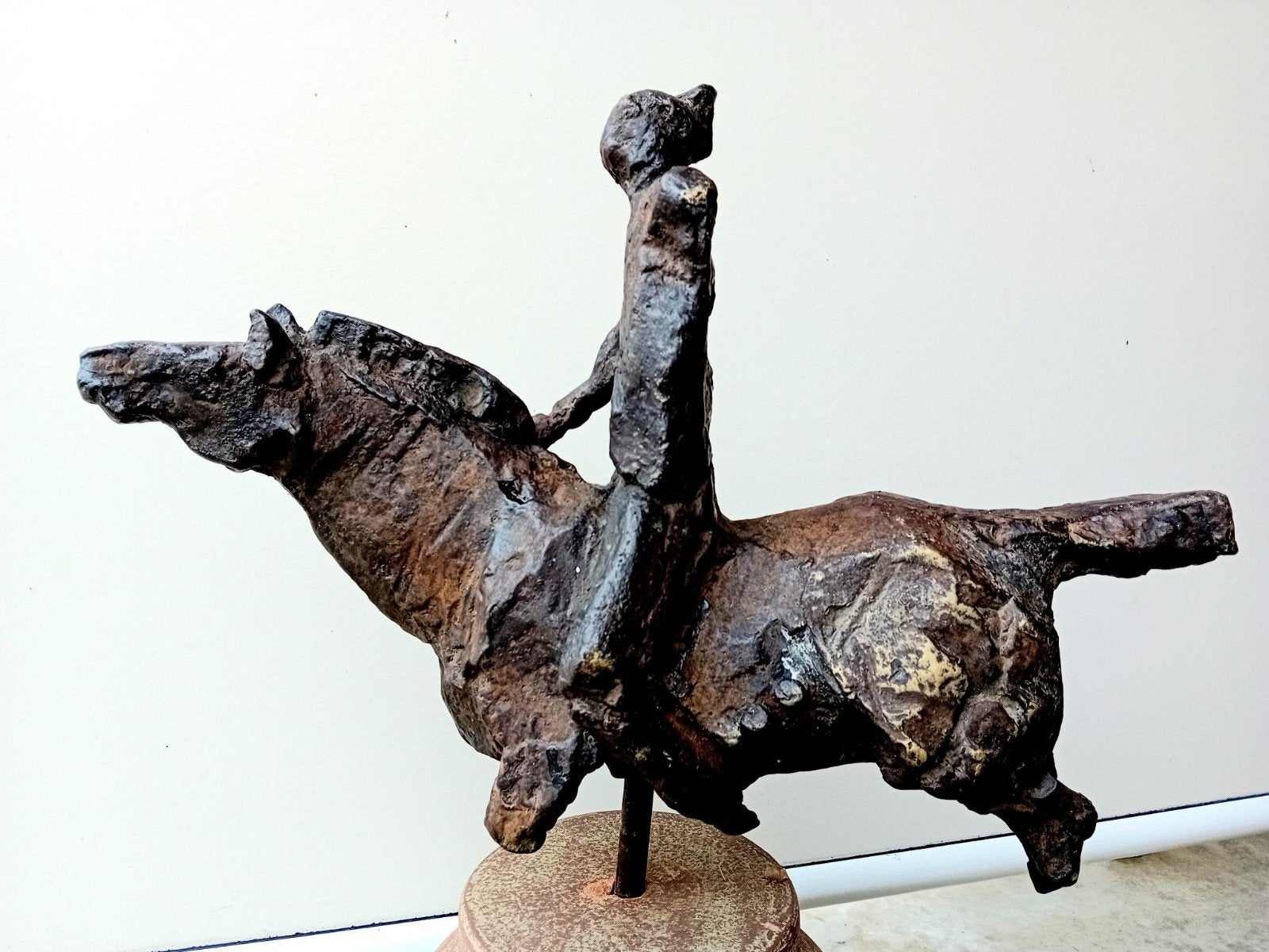 Modernistische Bronzen Beeld, ruiter te paard., Ophalen, Beeld, 50 cm, Overige materialen