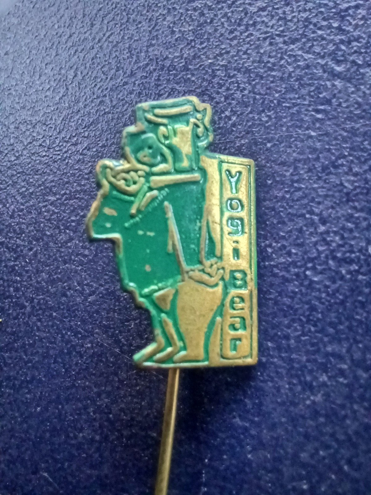 Speldje Yogi Bear (groen), Ophalen of Verzenden, Gebruikt, Overige onderwerpen, Speldje of Pin