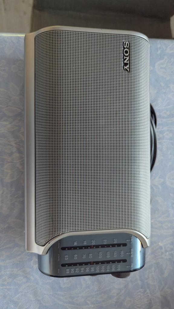 Sony ICF-704L Draagbare Radio - Zilver, Audio, Tv en Foto, Radio's, Ophalen of Verzenden, Gebruikt, Radio