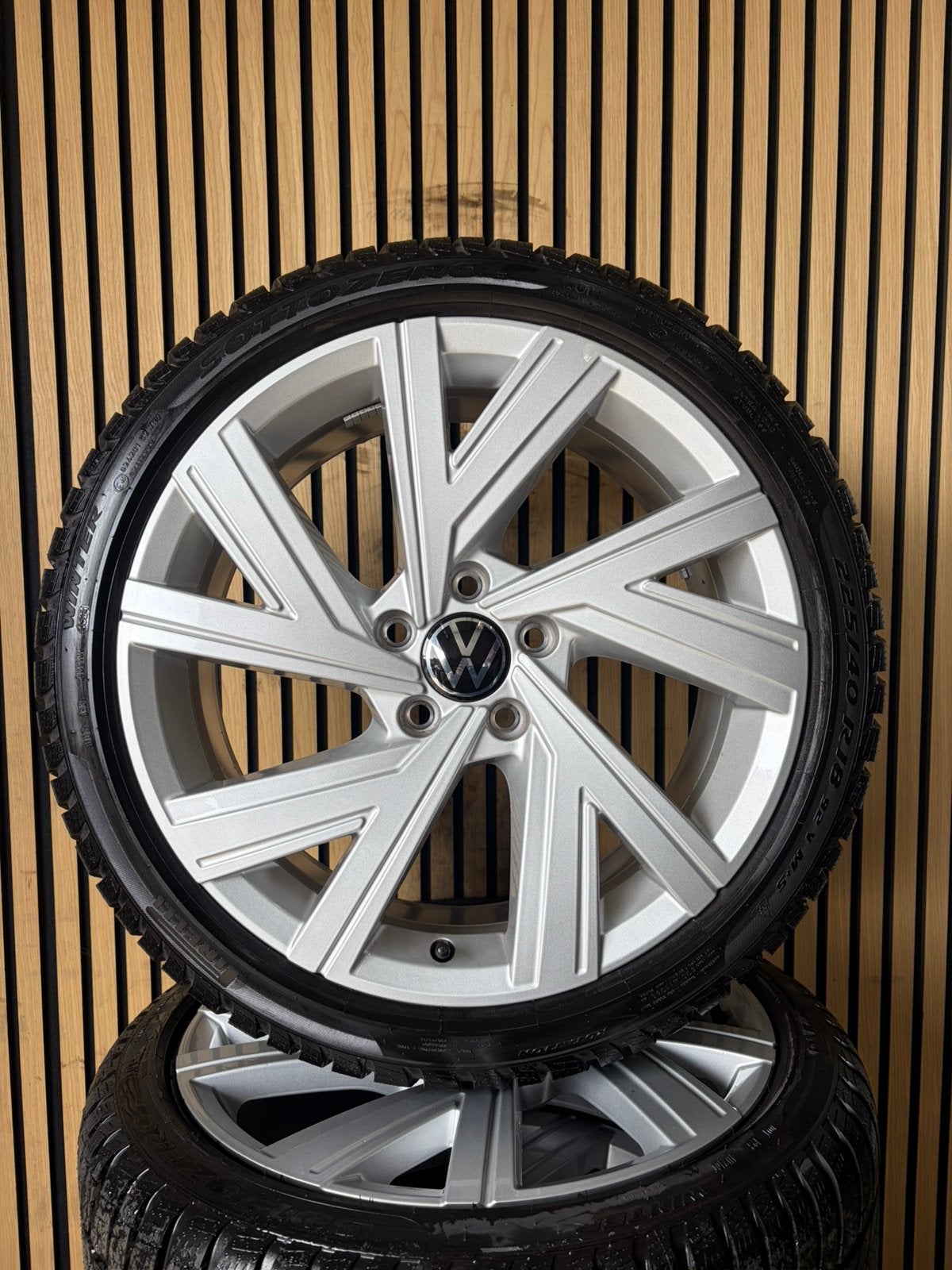 Originele 18” Volkswagen Golf 8 Bergamo Winterbanden GTI R, 18 inch, Gebruikt, ., Banden en Velgen